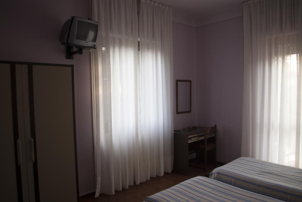 Albergo La Genzianella Miasino Quarto foto