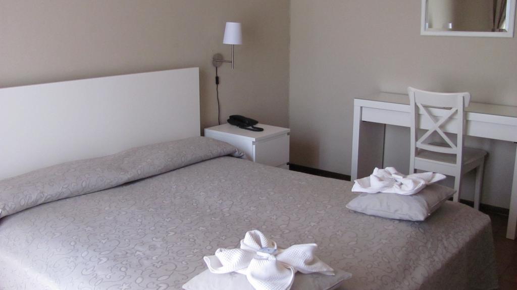 Albergo La Genzianella Miasino Quarto foto